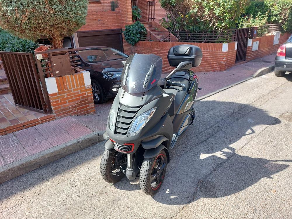 Moto PEUGEOT METROPOLIS 400 RS de segunda mano del año 2020 en Madrid