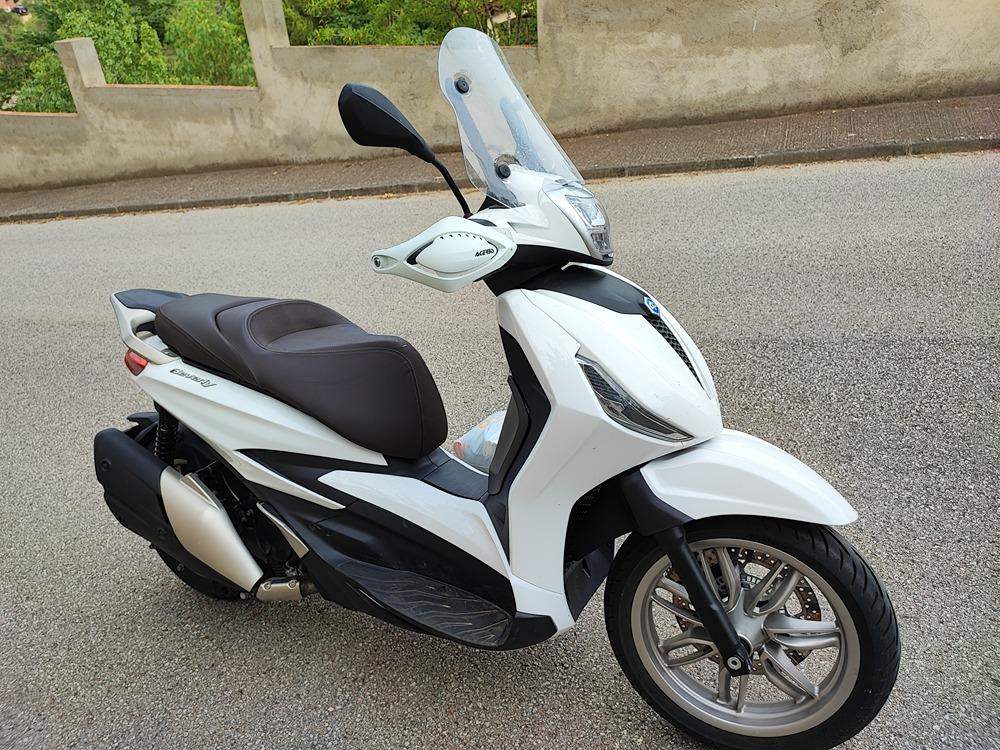 Moto PIAGGIO BEVERLY 400 de segunda mano del año 2021 en Barcelona