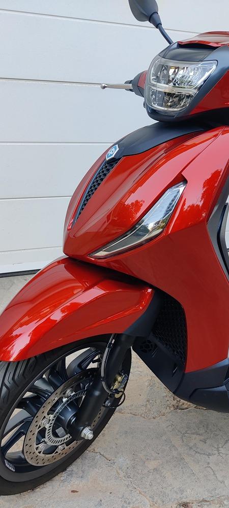 Moto PIAGGIO BEVERLY S 300 HPE de seguna mano del año 2021 en Málaga