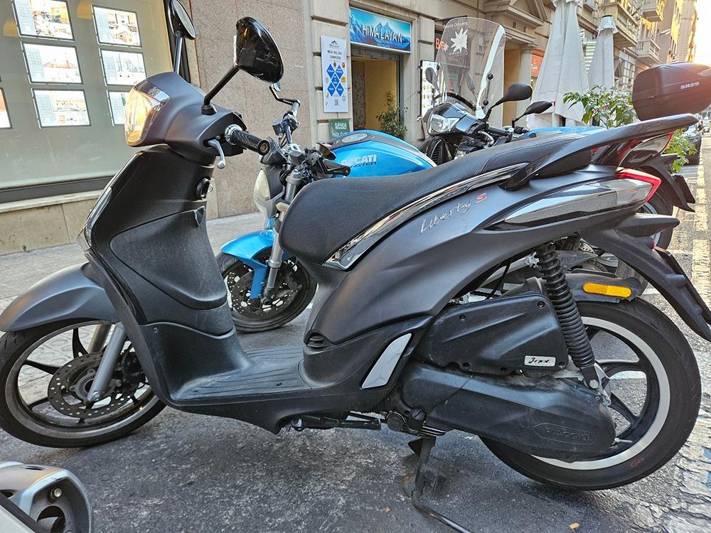 Moto PIAGGIO LIBERTY 50 de seguna mano del año 2019 en Barcelona