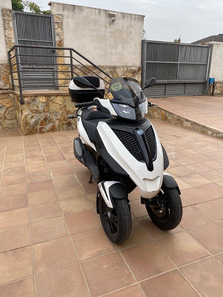 Moto PIAGGIO MP3 300 YOURBAN LT SPORT de segunda mano del año 2014 en Madrid