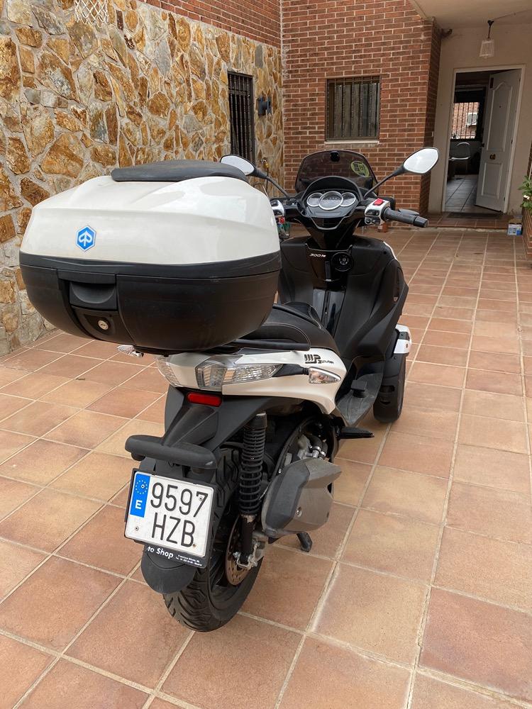 Moto PIAGGIO MP3 300 YOURBAN LT SPORT de segunda mano del año 2014 en Madrid