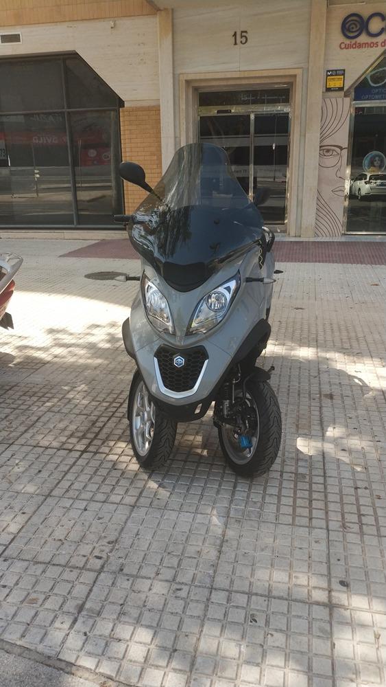 Moto PIAGGIO MP3 400 HPE de segunda mano del año 2022 en Cádiz