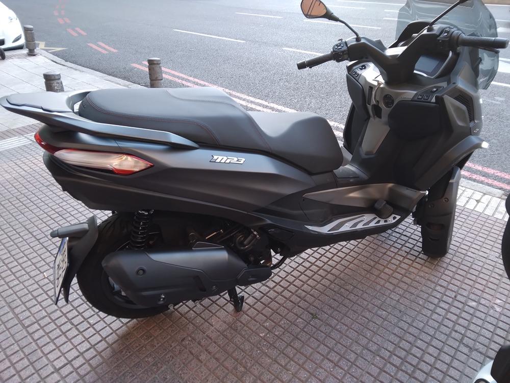 Moto PIAGGIO MP3 BUSINESS 500 HPE ABS de seguna mano del año 2023 en Madrid