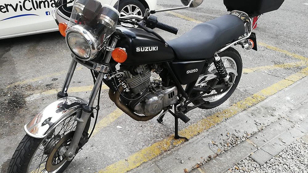 Moto SUZUKI GN 250 de seguna mano del año 1984 en Valencia