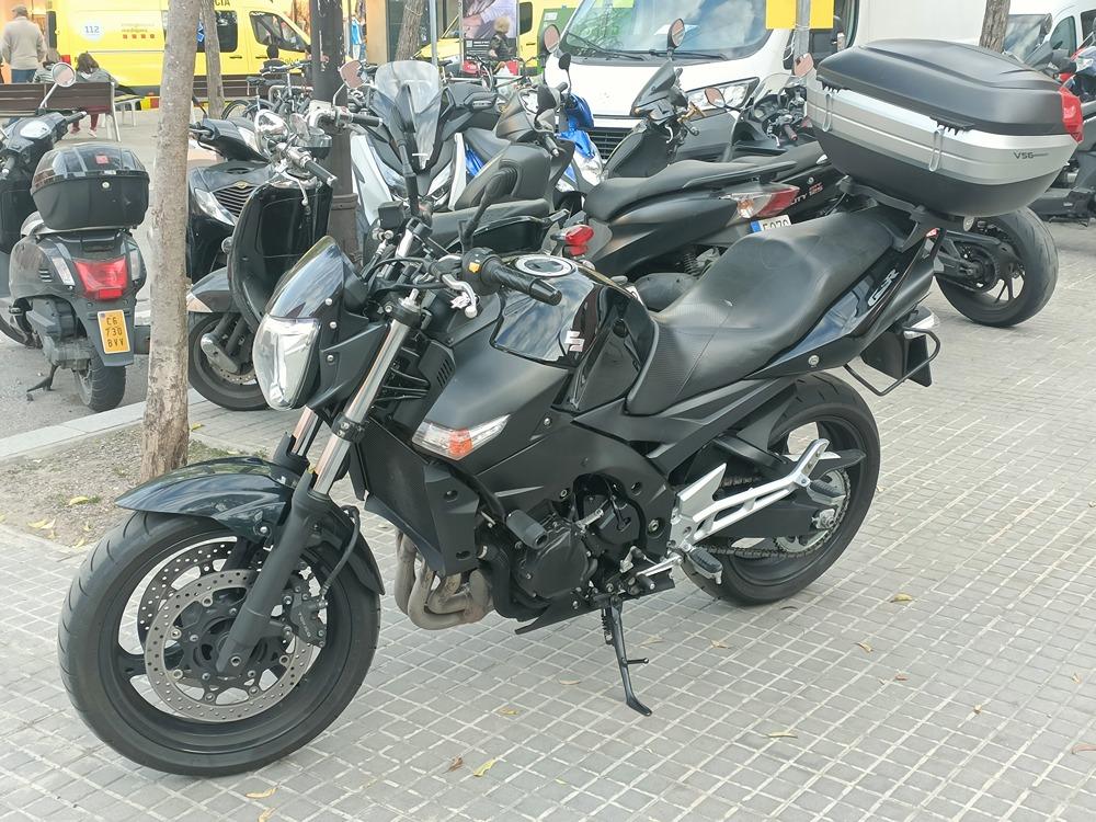 Moto SUZUKI GSR 600 de seguna mano del año 2010 en Barcelona