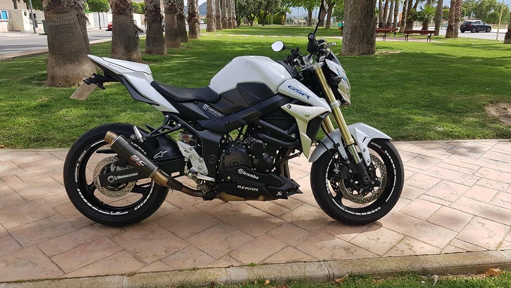 Moto SUZUKI GSR 750 de segunda mano del año 2013 en Alicante