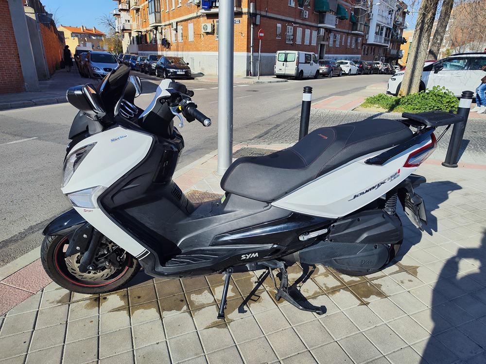 Moto SYM JOYMAX 125 EFI SPORT de seguna mano del año 2015 en Madrid