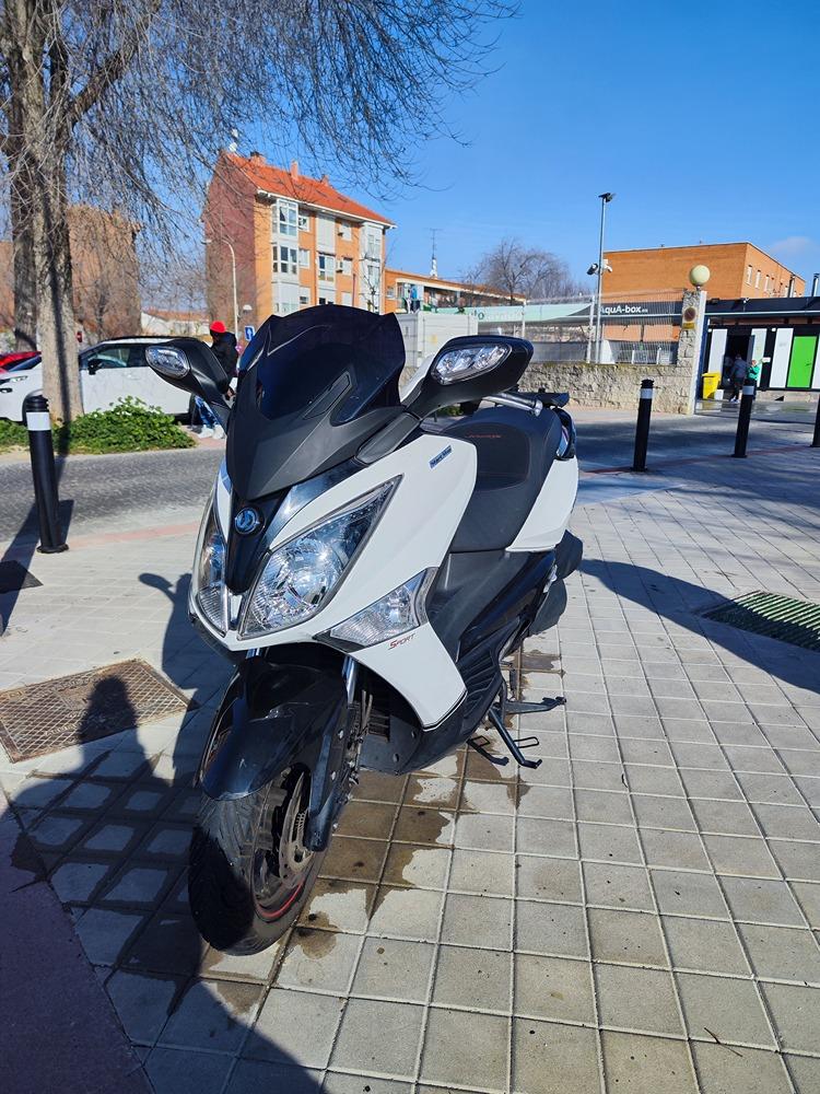 Moto SYM JOYMAX 125 EFI SPORT de seguna mano del año 2015 en Madrid
