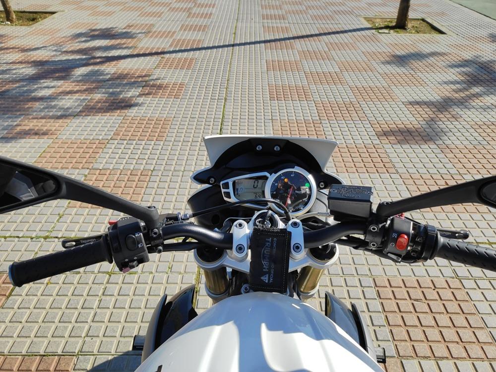 Moto TRIUMPH STREET TRIPLE ABS de segunda mano del año 2014 en Sevilla