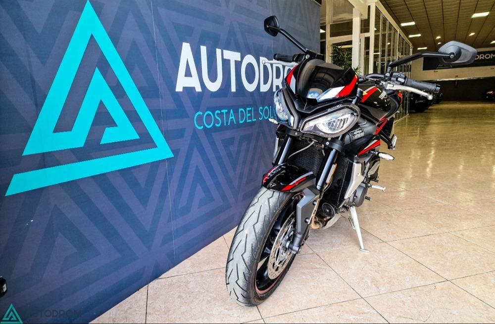 Moto TRIUMPH STREET TRIPLE R ABS de segunda mano del año 2021 en Málaga