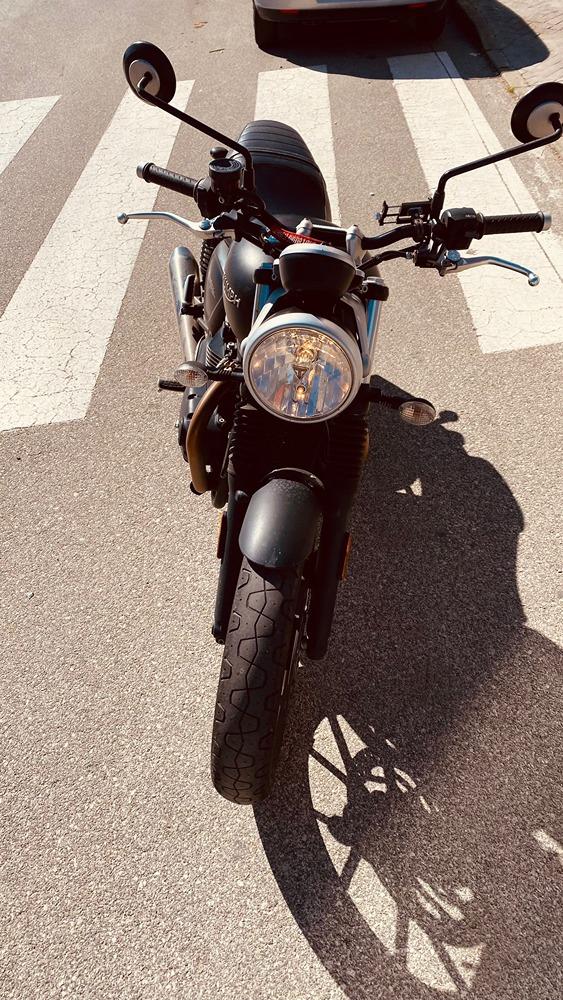 Moto TRIUMPH STREET TWIN de segunda mano del año 2018 en Sevilla