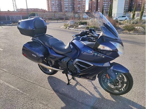 Moto TRIUMPH TROPHY SE de seguna mano del año 2014 en Valladolid
