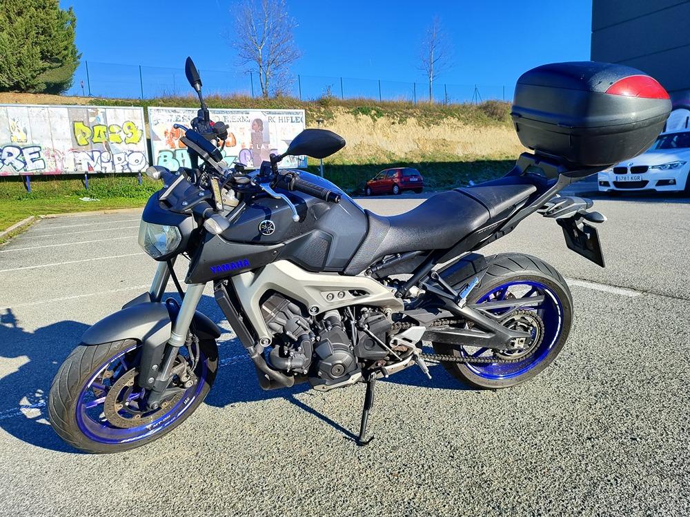 Moto YAMAHA MT 09 ABS de seguna mano del año 2015 en Navarra
