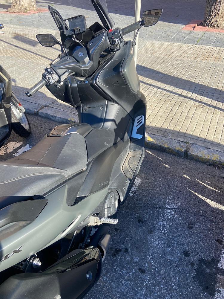 Moto YAMAHA TMAX 560 TECH MAX de segunda mano del año 2021 en Tarragona