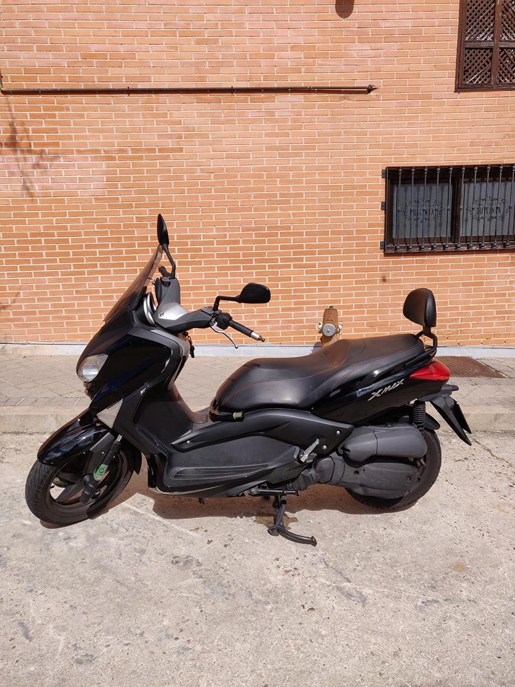 Moto YAMAHA X MAX 125 de segunda mano del año 2013 en Madrid