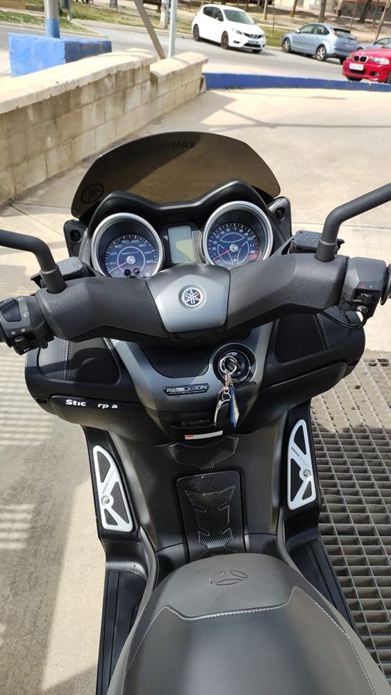Moto YAMAHA X MAX 125  MOMODESING de segunda mano del año 2014 en Jaén