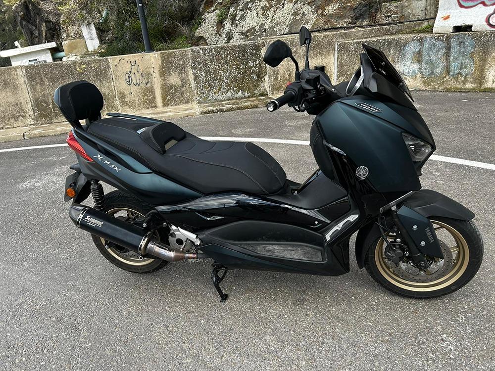 Moto YAMAHA XMAX 300 TECH MAX de seguna mano del año 2022 en Jaén