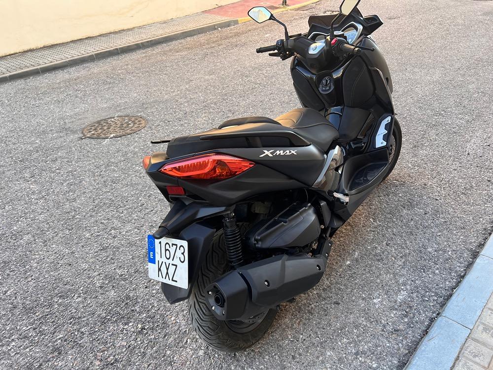 Moto YAMAHA XMAX 400 ABS de seguna mano del año 2019 en Sevilla